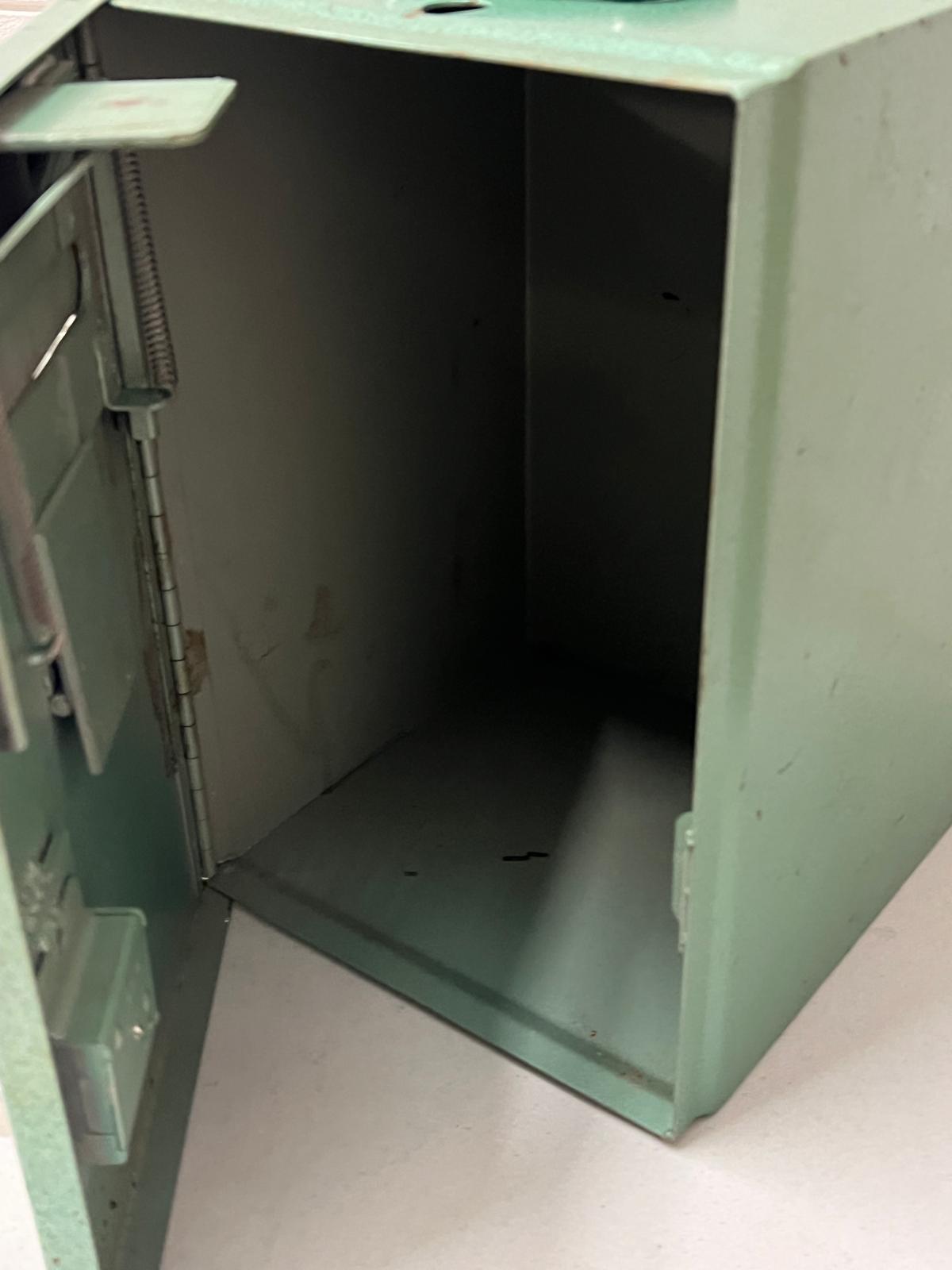 Steel safe postal mailbox (H17cm W30cm D20cm) - Image 2 of 2