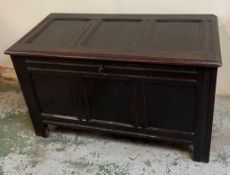 An oak three panel coffer with hinged lid (H62cm W106cm D51cm)