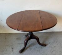A mahogany drop leaf pedestal tripod table (H60cm Dia90cm)
