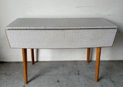 A Formica-topped drop-leaf kitchen table (H77cm W120cm D50cm)