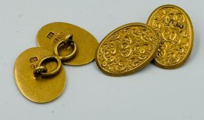 A pair of 9ct gold oval ornate cuff links with an approximate weight of 4g