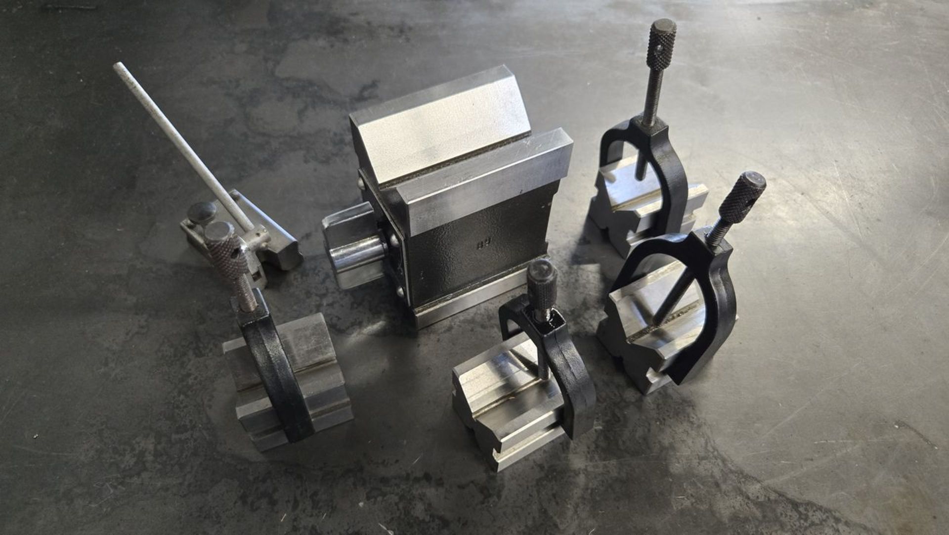Lot – Assorted Magnetic V-Blocks;