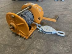 Max Pull GM20 Winch 2000kg C/W Snack Block & Handle