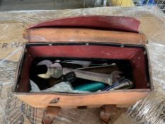 1x British Army Leather Tool Bag c/w Tools
