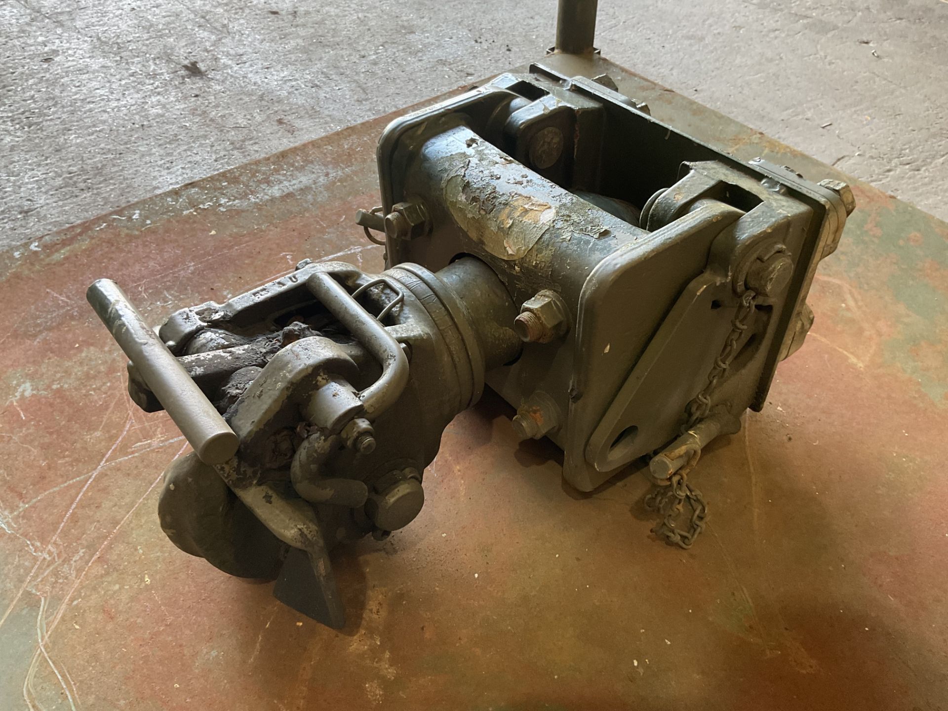 Ringfeder Type 611 Auto Trailer Hitch c/w Mounted Bracket and Bolts MAN Stock, from MOD - Image 3 of 5