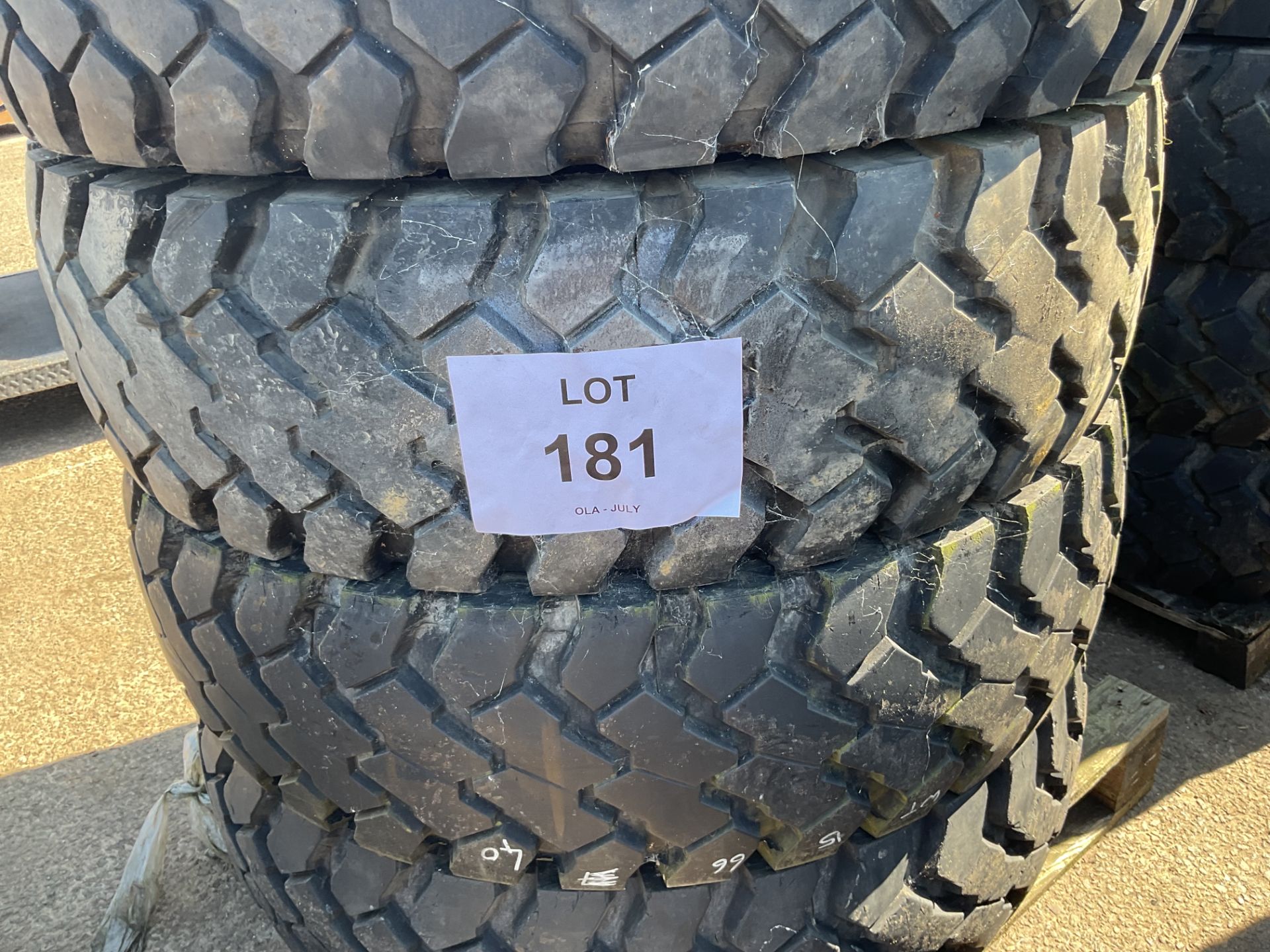 4x Continental HCS 14.00 R20 22PR Used Tyres as used on MAN, Scammel. Bedford TM etc - Image 8 of 8