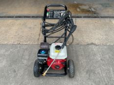 3300 PSI Petrol 7HP Pressure Washer c/w Hose / Lance etc