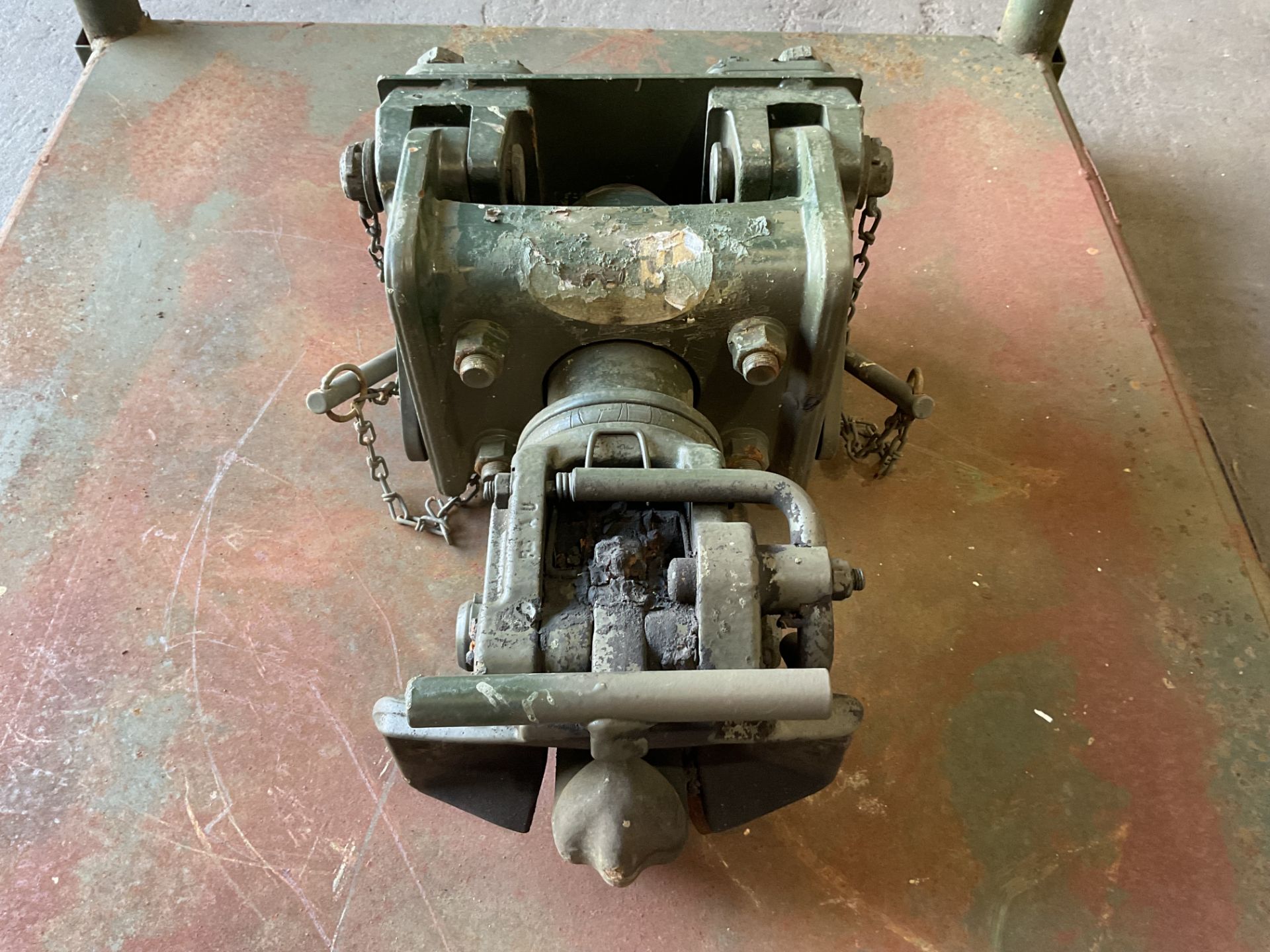 Ringfeder Type 611 Auto Trailer Hitch c/w Mounted Bracket and Bolts MAN Stock, from MOD - Image 4 of 5