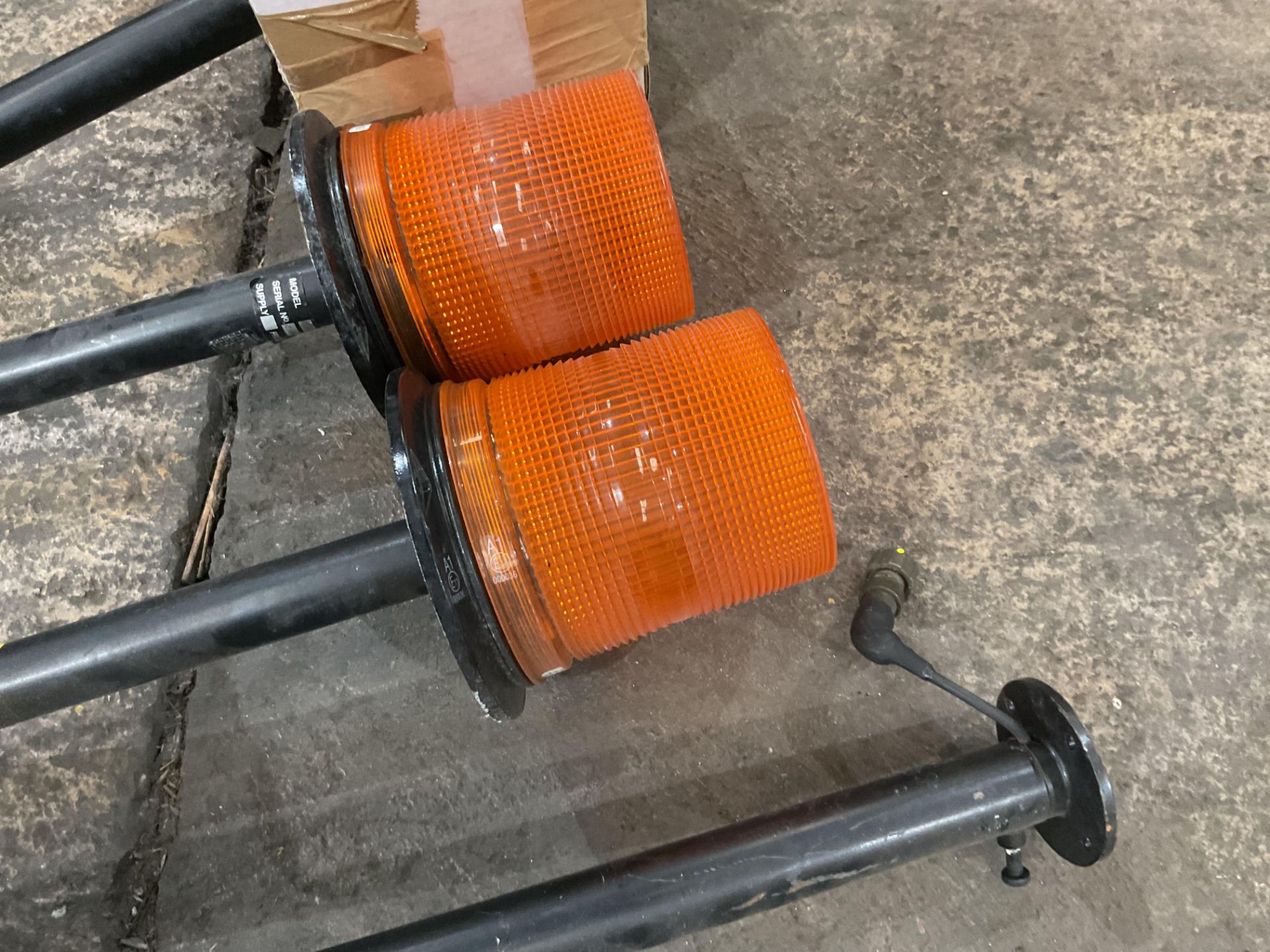 5x New Unissued Wmik Flashing Beacons c/w Mounting Brackets - Image 2 of 3