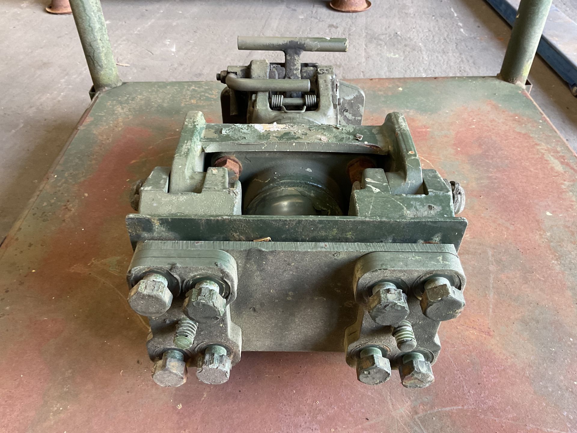 Ringfeder Type 611 Auto Trailer Hitch c/w Mounted Bracket and Bolts MAN Stock, from MOD - Image 2 of 5