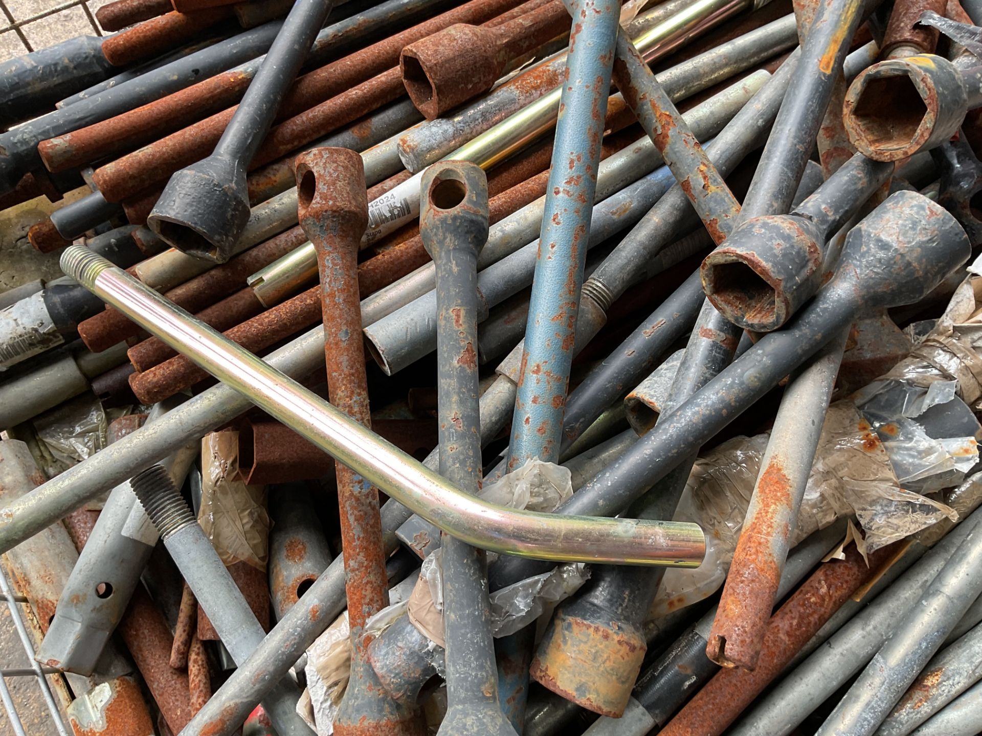 1x Stillage of Leyland, DAF, Bedford, Foden etc Wheel Spanners, Cab Lifters, Handles etc, Q250+ - Image 2 of 4