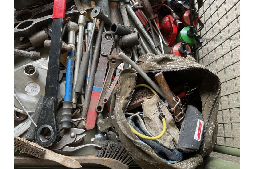 1x Stillage of Tools, Jacks, Fire Extinguishers, Oil Cans etc - Image 2 of 7