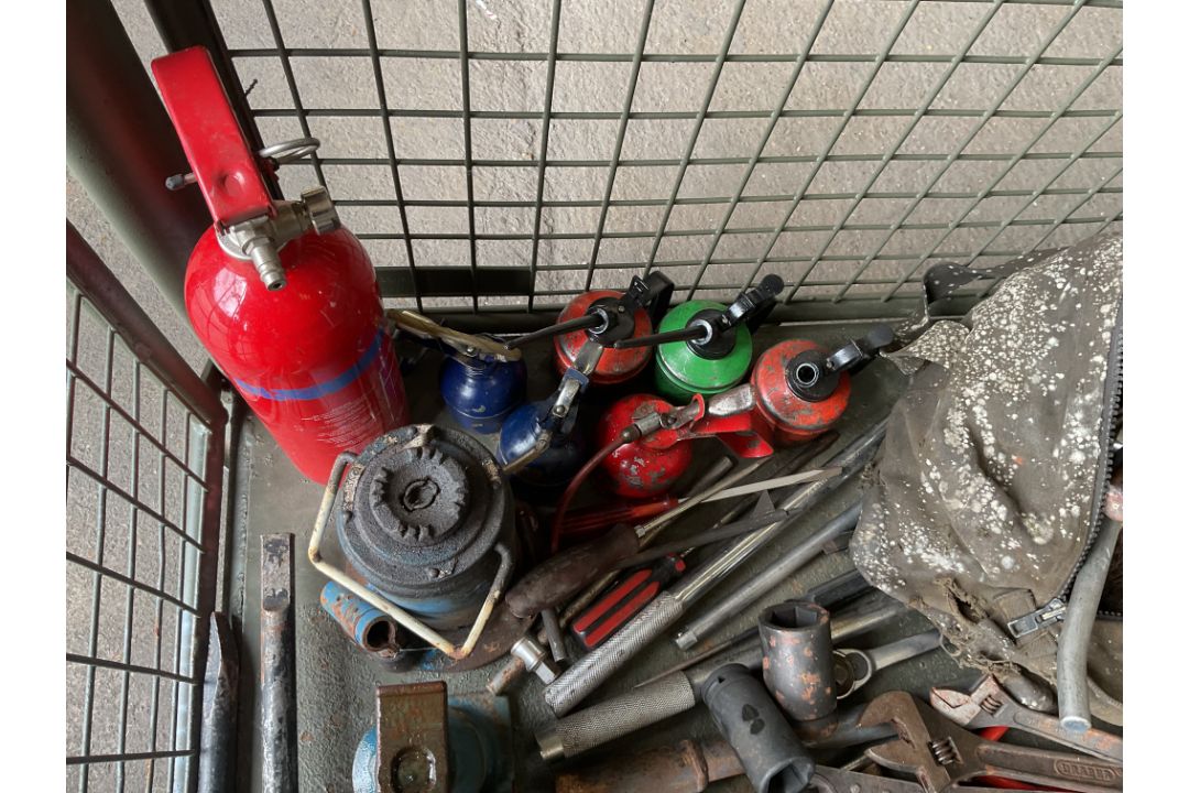 1x Stillage of Tools, Jacks, Fire Extinguishers, Oil Cans etc - Image 7 of 7