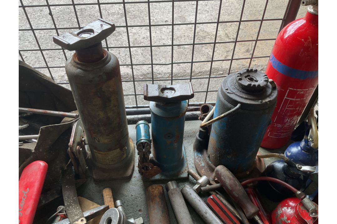 1x Stillage of Tools, Jacks, Fire Extinguishers, Oil Cans etc - Image 5 of 7