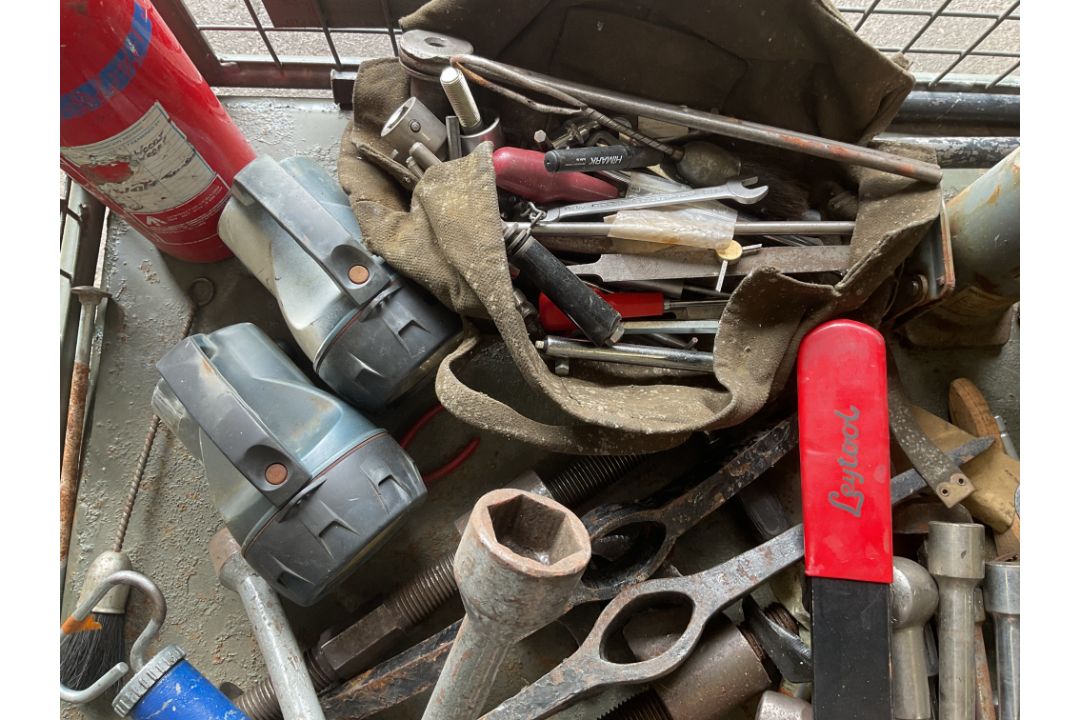 1x Stillage of Tools, Jacks, Fire Extinguishers, Oil Cans etc - Image 4 of 7