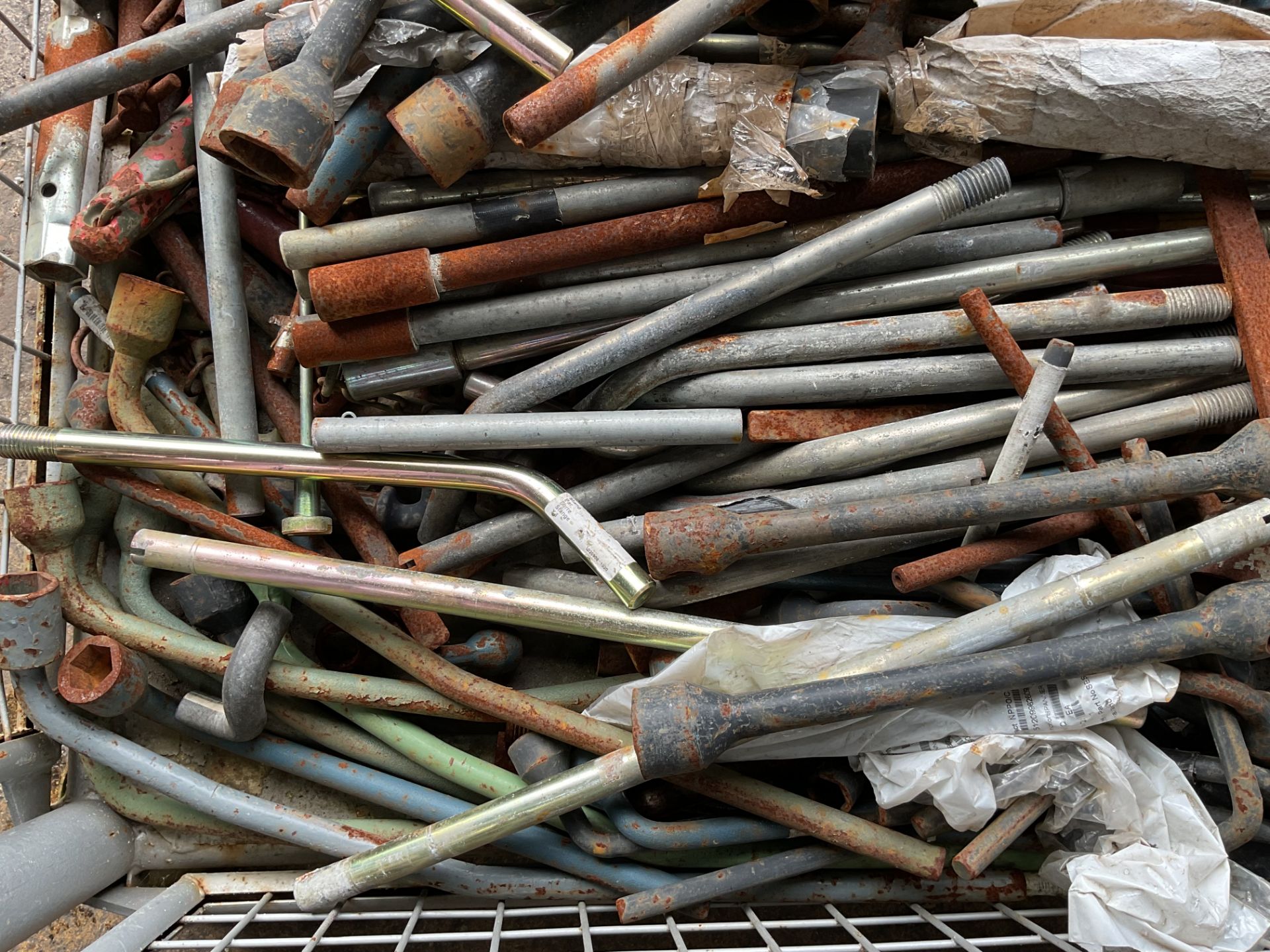 1x Stillage of Leyland, DAF, Bedford, Foden etc Wheel Spanners, Cab Lifters, Handles etc, Q250+ - Image 4 of 4
