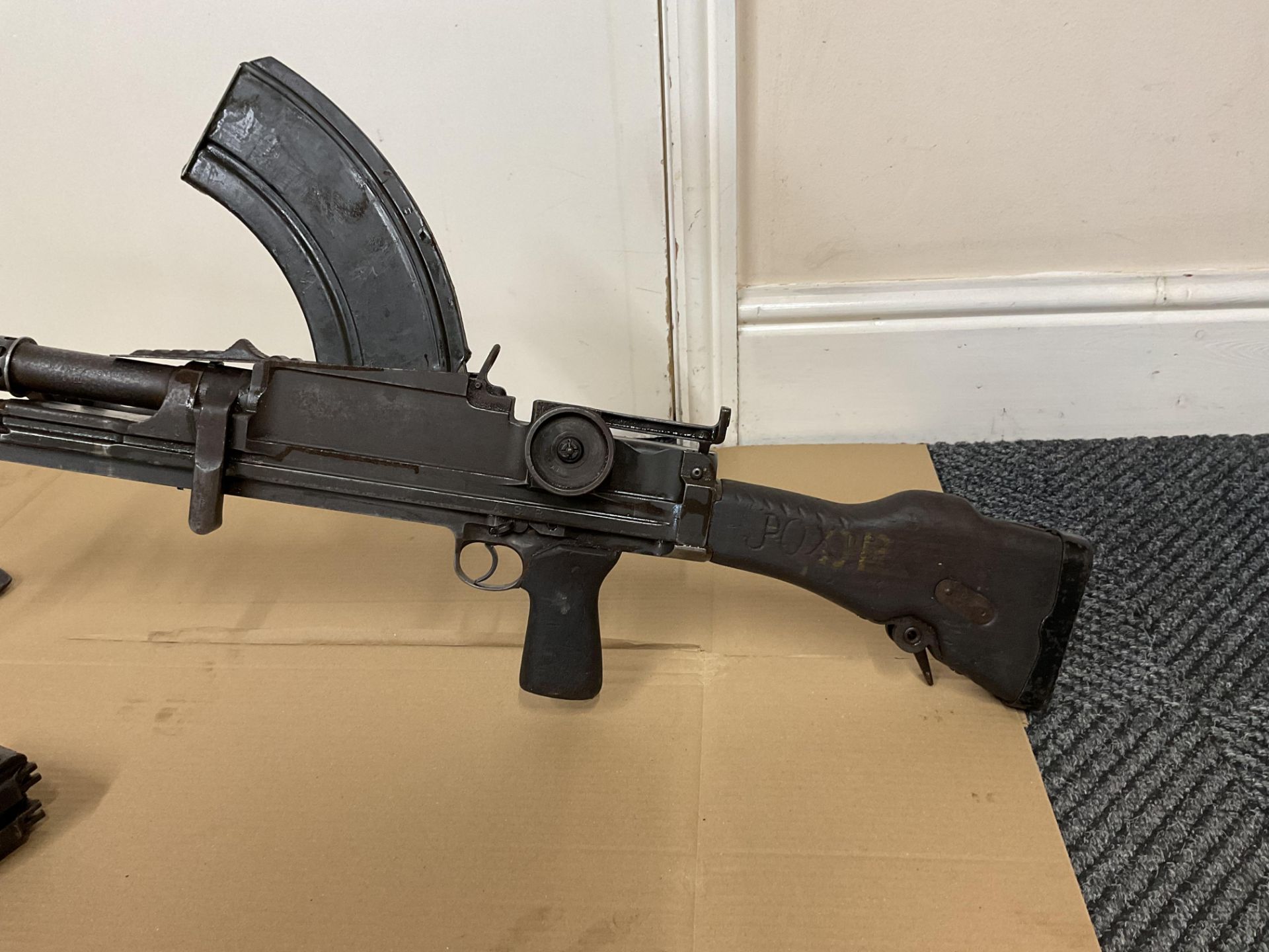 Very Rare 1943 Deactivated 303 Bren Gun MK1 c/w 2 spare mags, folding Bipod legs, Dial Sight etc - Image 4 of 25