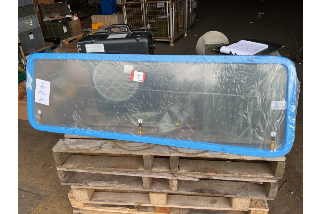 1x New Unissued Land Rover Wolf 90 Winterised Heated Screen, from MOD - Image 1 of 3