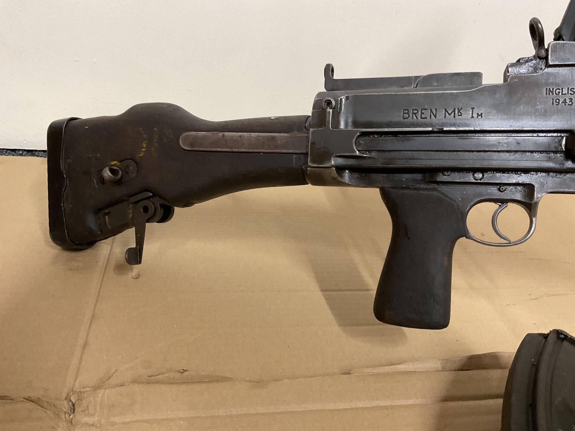 Very Rare 1943 Deactivated 303 Bren Gun MK1 c/w 2 spare mags, folding Bipod legs, Dial Sight etc - Image 14 of 25