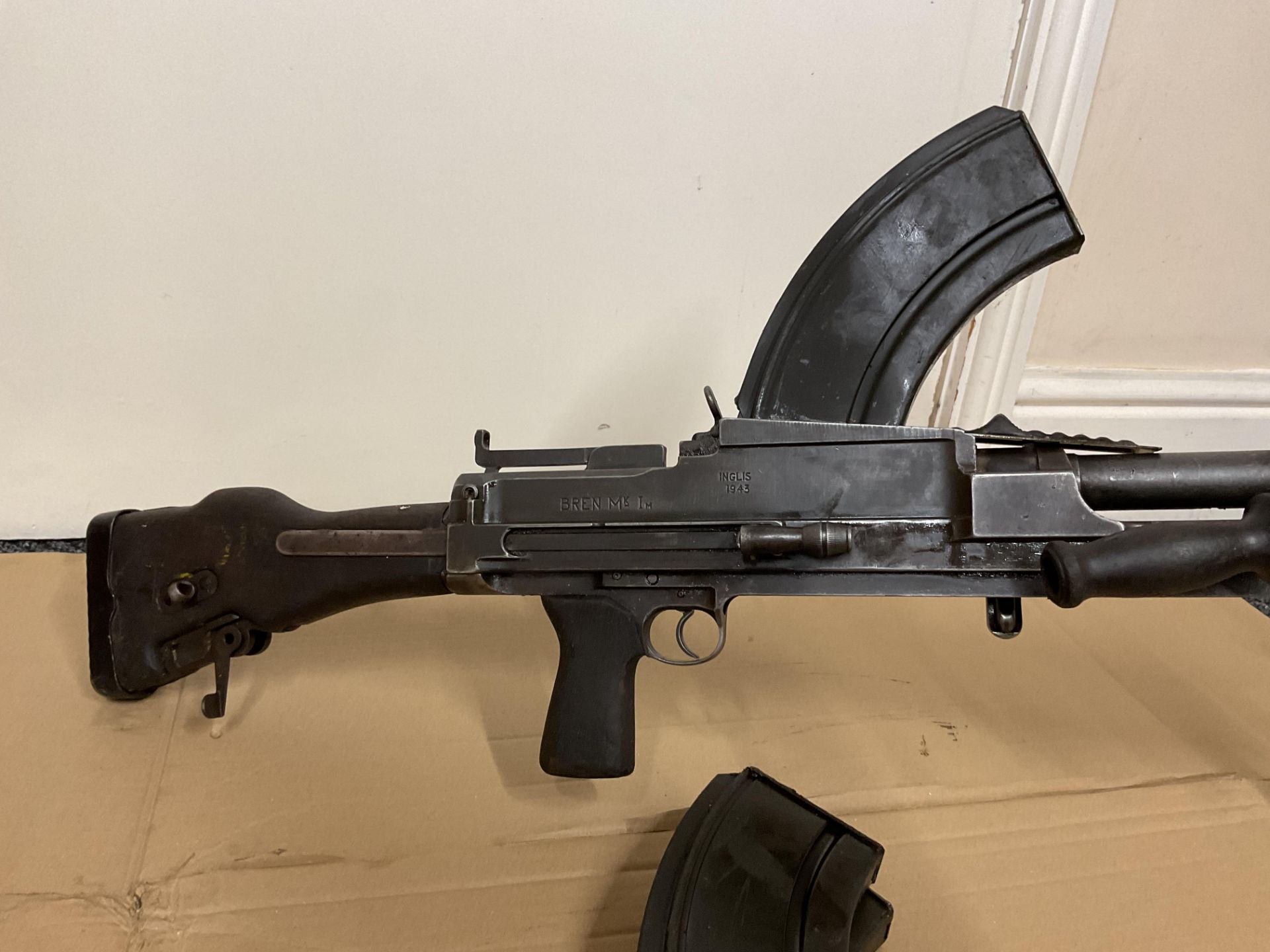 Very Rare 1943 Deactivated 303 Bren Gun MK1 c/w 2 spare mags, folding Bipod legs, Dial Sight etc - Image 11 of 25