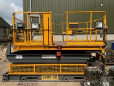 Fen-Bay Services DV513 Hydraulic Lift Rotating Maintenance Access Platform.
