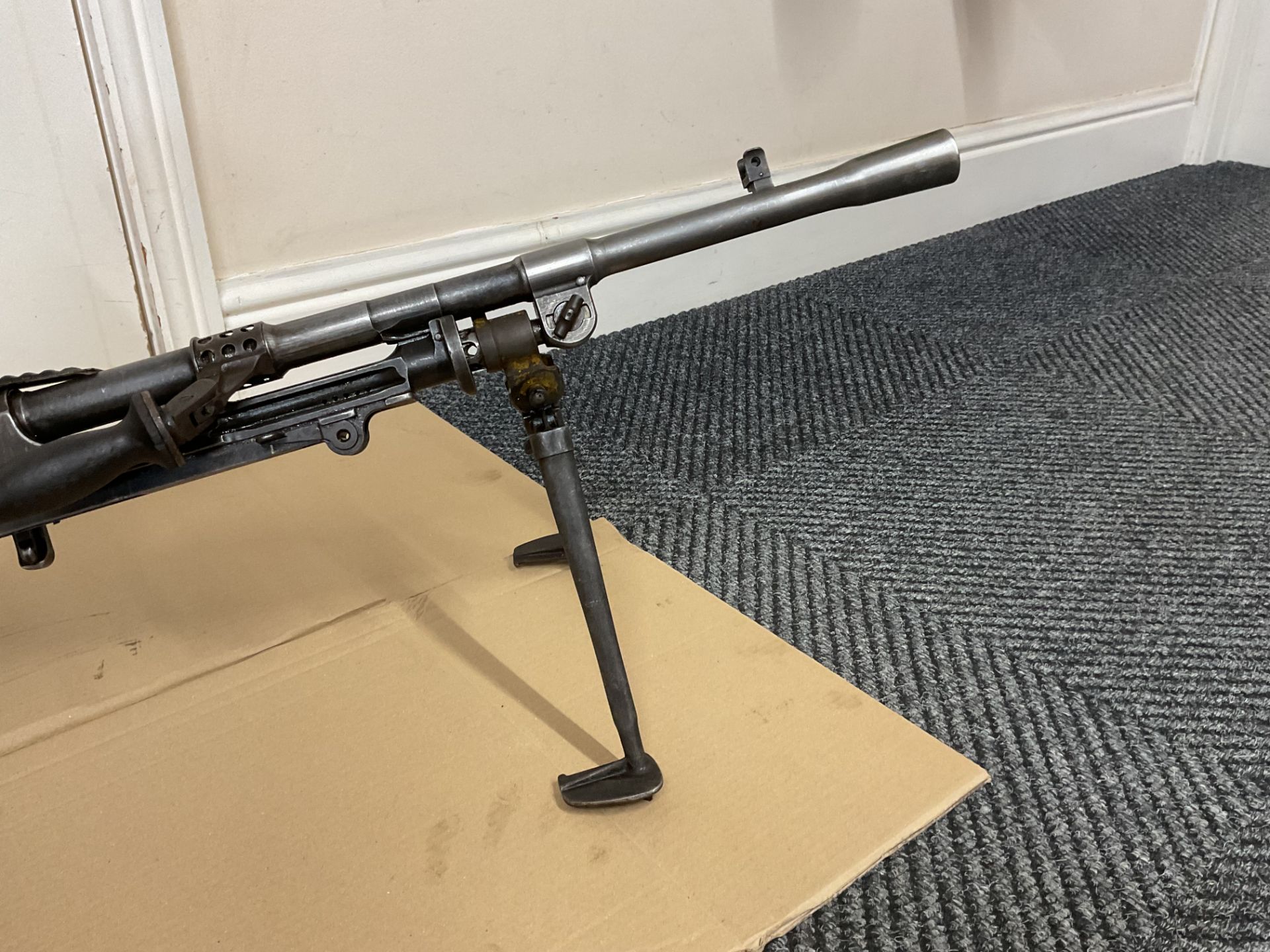 Very Rare 1943 Deactivated 303 Bren Gun MK1 c/w 2 spare mags, folding Bipod legs, Dial Sight etc - Image 16 of 25
