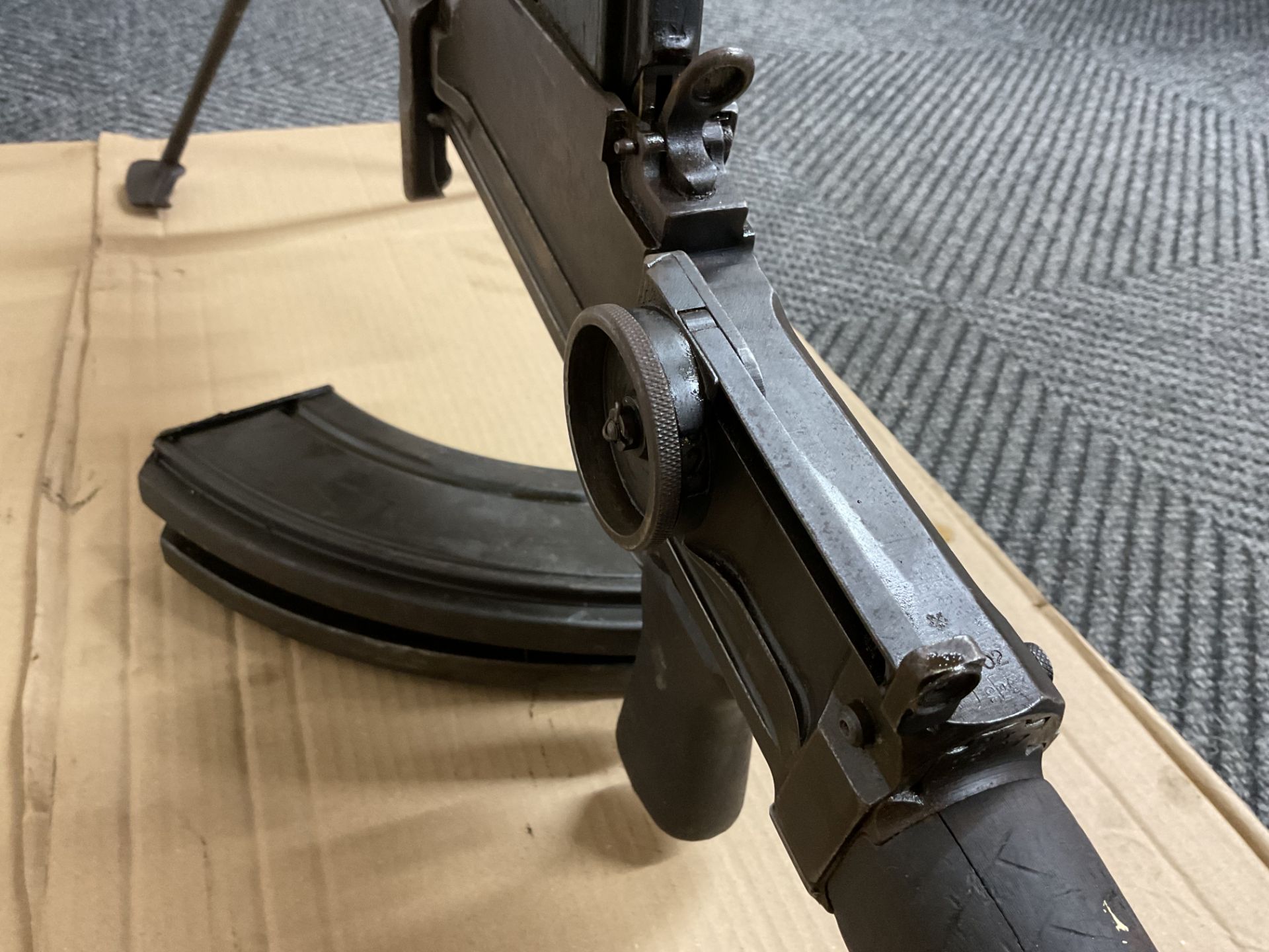 Very Rare 1943 Deactivated 303 Bren Gun MK1 c/w 2 spare mags, folding Bipod legs, Dial Sight etc - Image 23 of 25