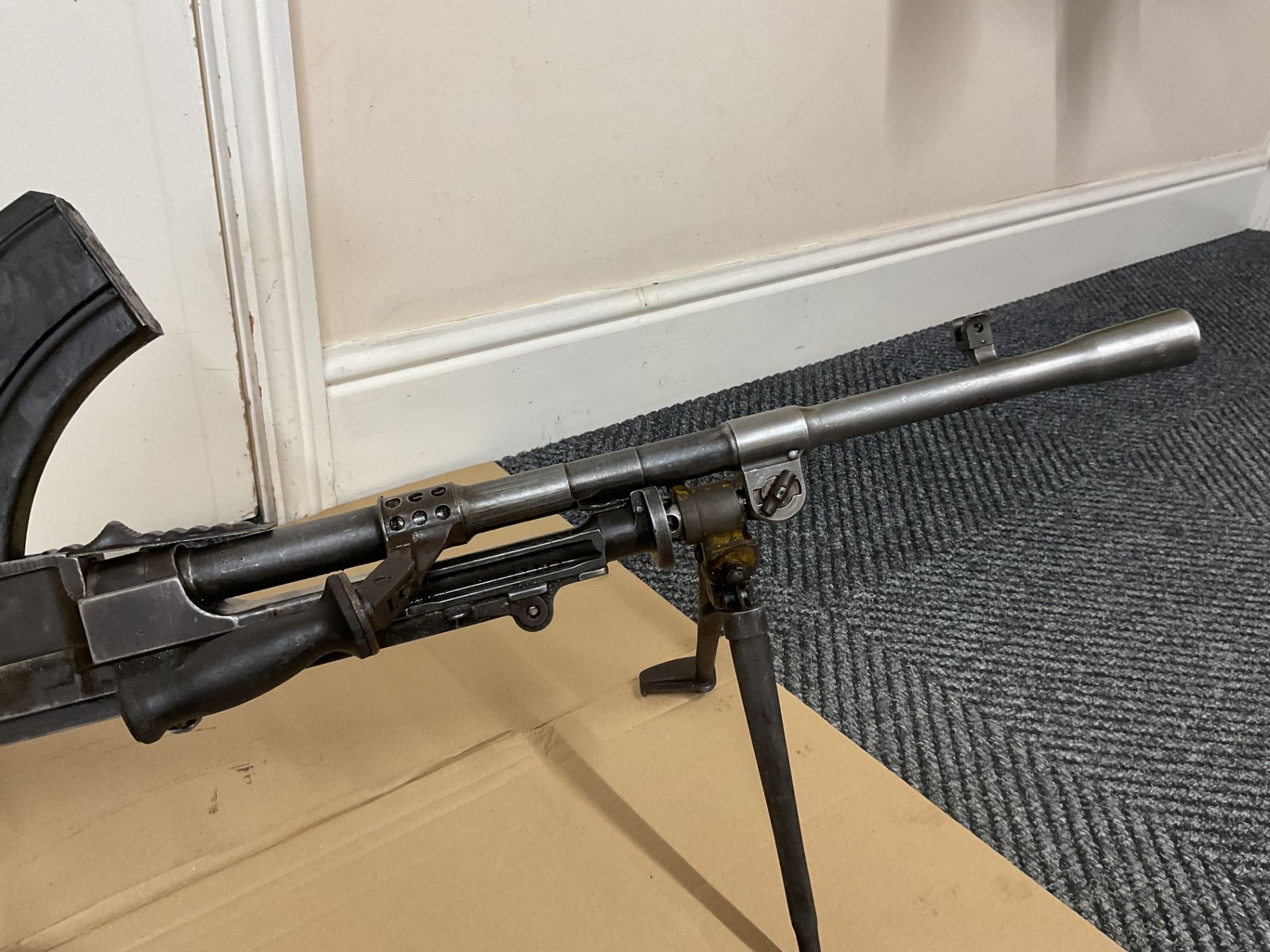 Very Rare 1943 Deactivated 303 Bren Gun MK1 c/w 2 spare mags, folding Bipod legs, Dial Sight etc - Image 17 of 25