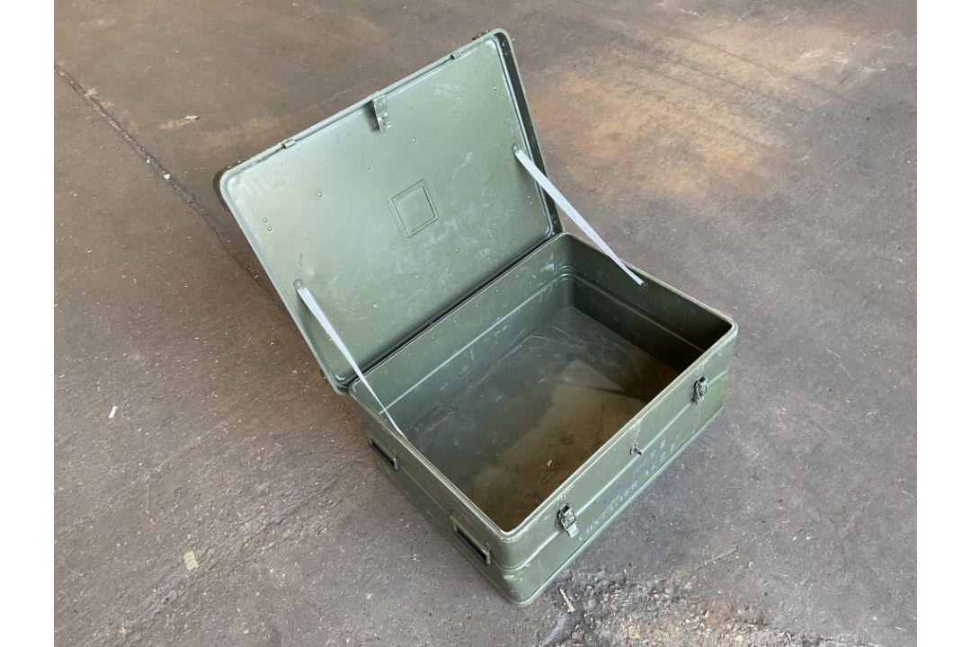 Aluminium Zarges Type Stacking Waterproof Transit Case Lockable with Handles, MOD - Image 4 of 4