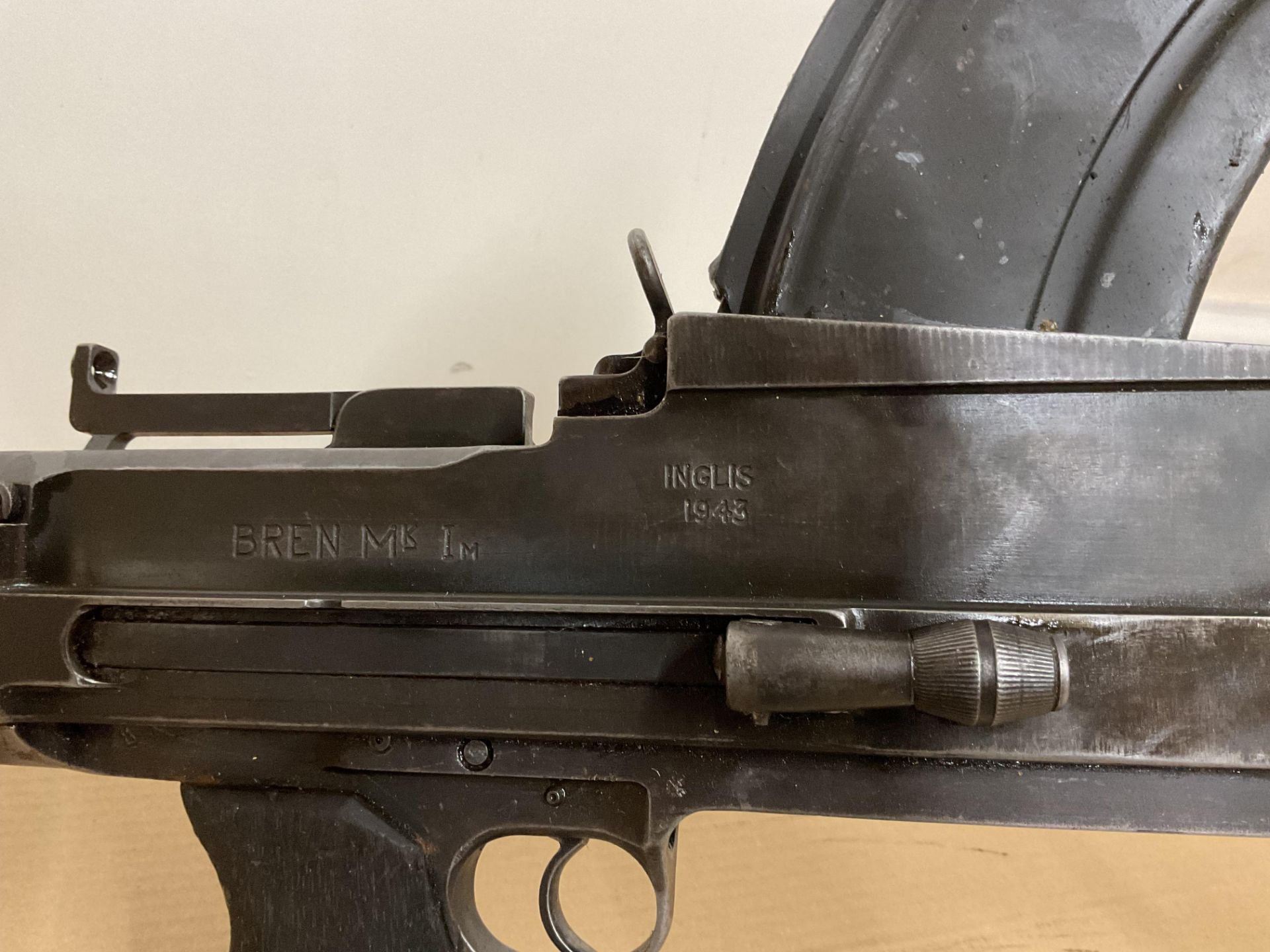 Very Rare 1943 Deactivated 303 Bren Gun MK1 c/w 2 spare mags, folding Bipod legs, Dial Sight etc - Image 13 of 25