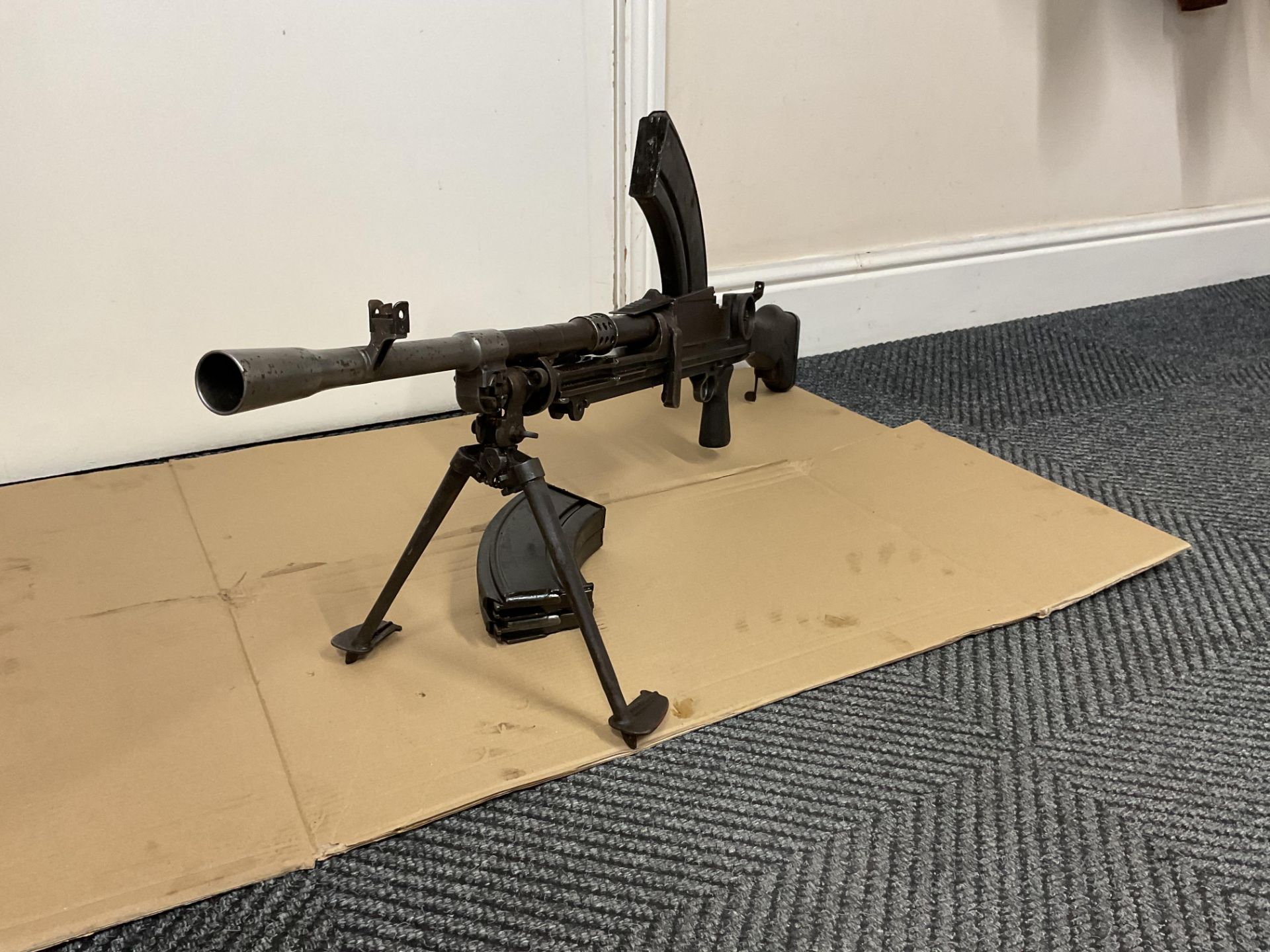 Very Rare 1943 Deactivated 303 Bren Gun MK1 c/w 2 spare mags, folding Bipod legs, Dial Sight etc - Image 10 of 25