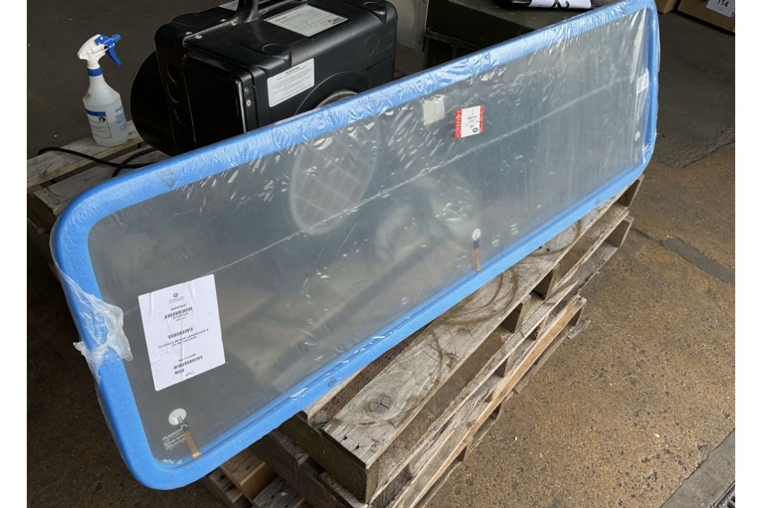 1x New Unissued Land Rover Wolf 90 Winterised Heated Screen, from MOD - Image 2 of 3
