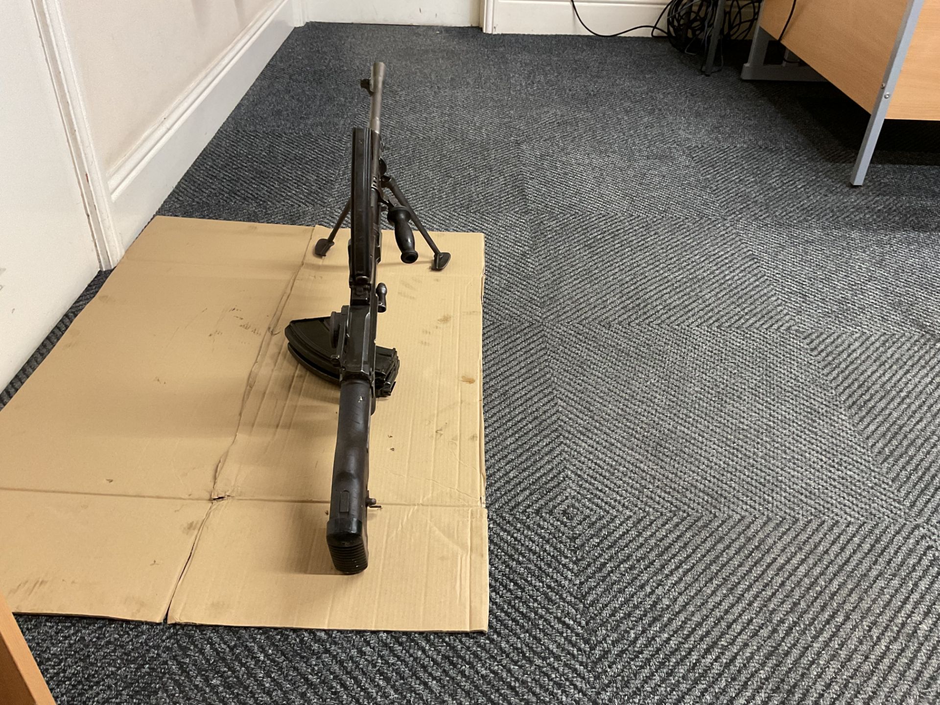 Very Rare 1943 Deactivated 303 Bren Gun MK1 c/w 2 spare mags, folding Bipod legs, Dial Sight etc - Image 24 of 25