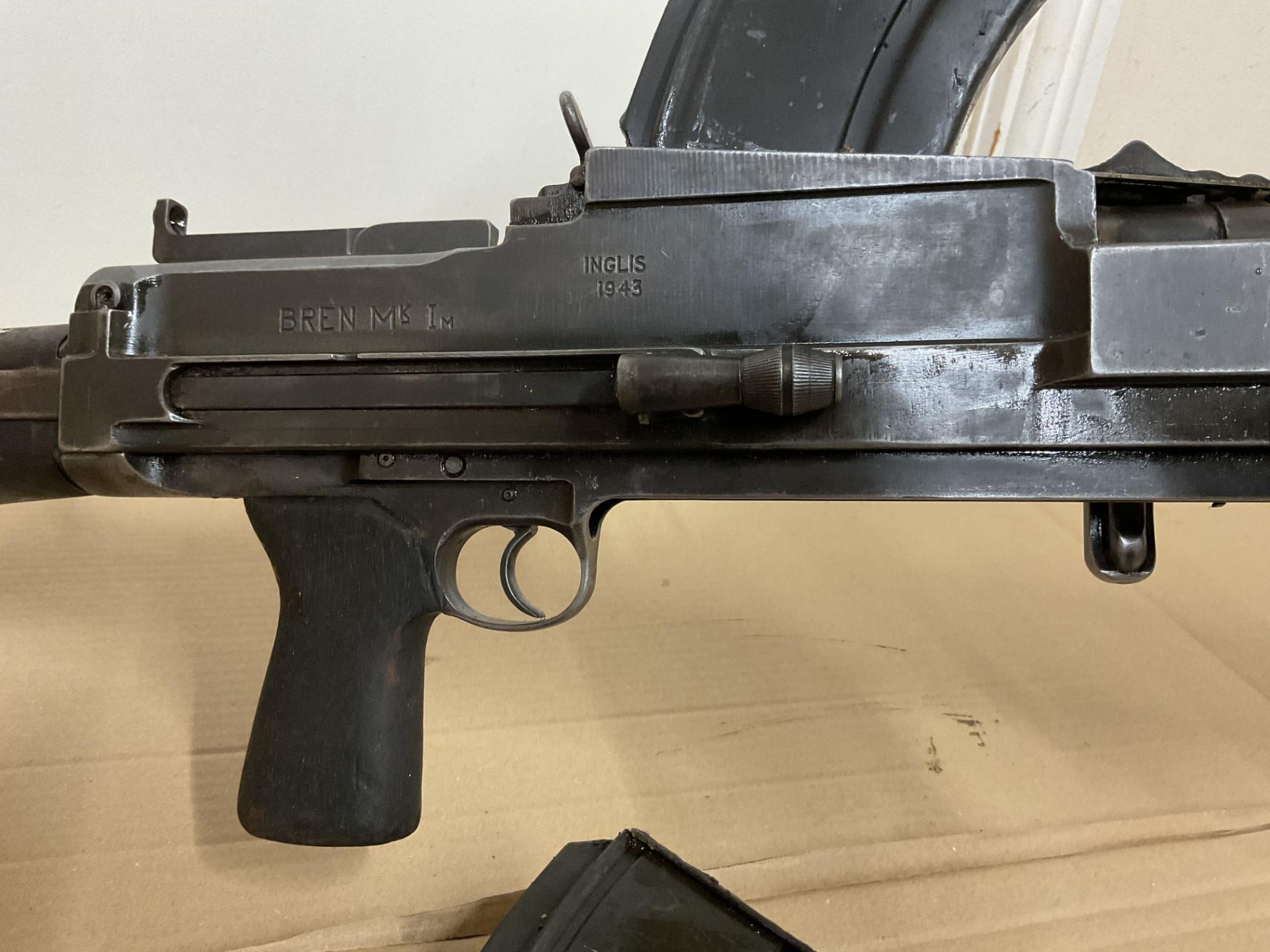Very Rare 1943 Deactivated 303 Bren Gun MK1 c/w 2 spare mags, folding Bipod legs, Dial Sight etc - Image 12 of 25