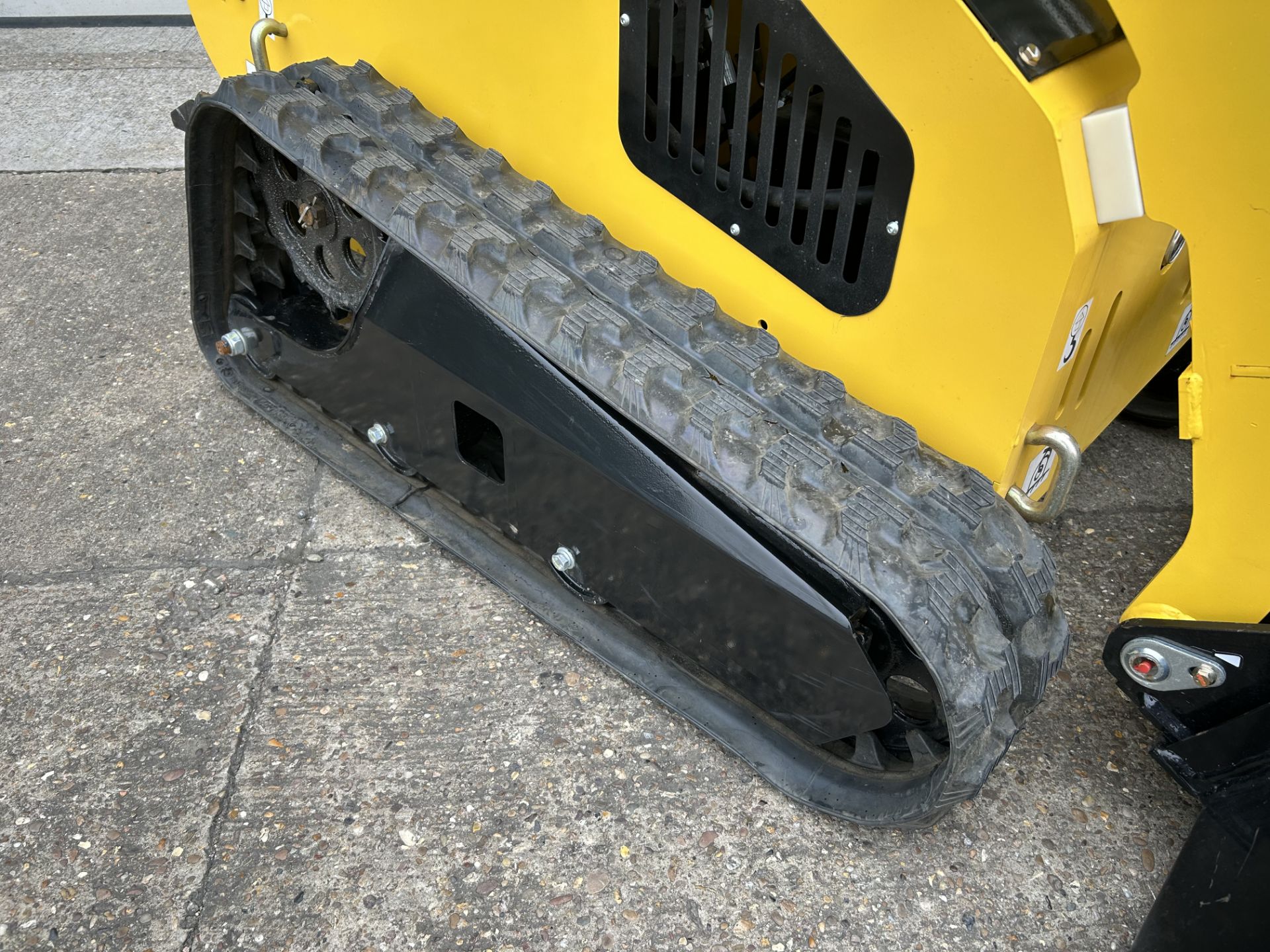 New and Unused Machpro Skidsteer MP-S300 Tracked Loader. - Image 17 of 22