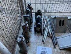 1X STILLAGE OF 8/10 TONNE HYDRAULIC JACKS (8) AND GALVANISED WHEEL CHOCKS FROM MOD