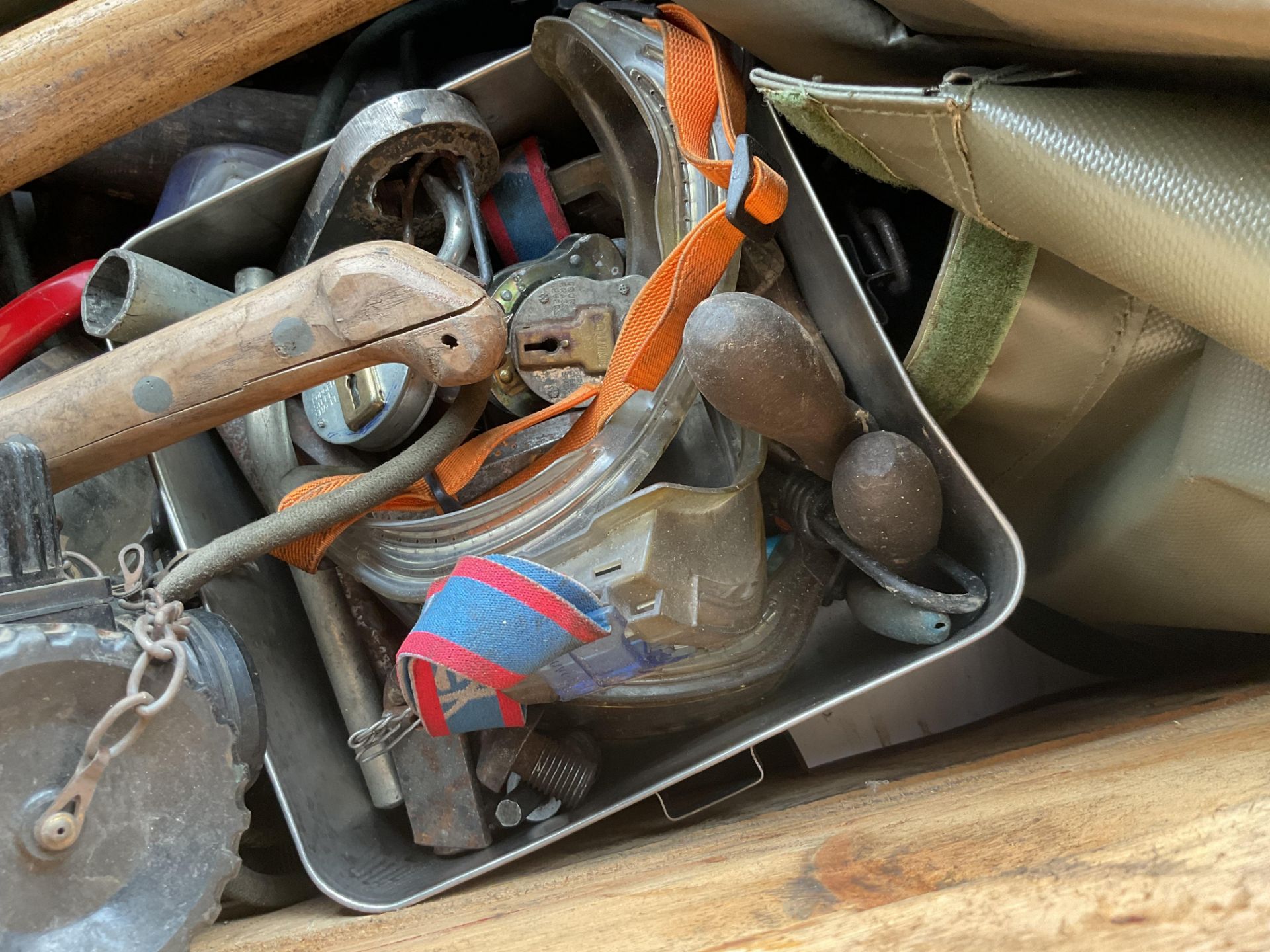 1X WOOD CRATE OF VEHICLE/FV TOOLS ETC ( CRATE INCLUDED) - Image 6 of 6