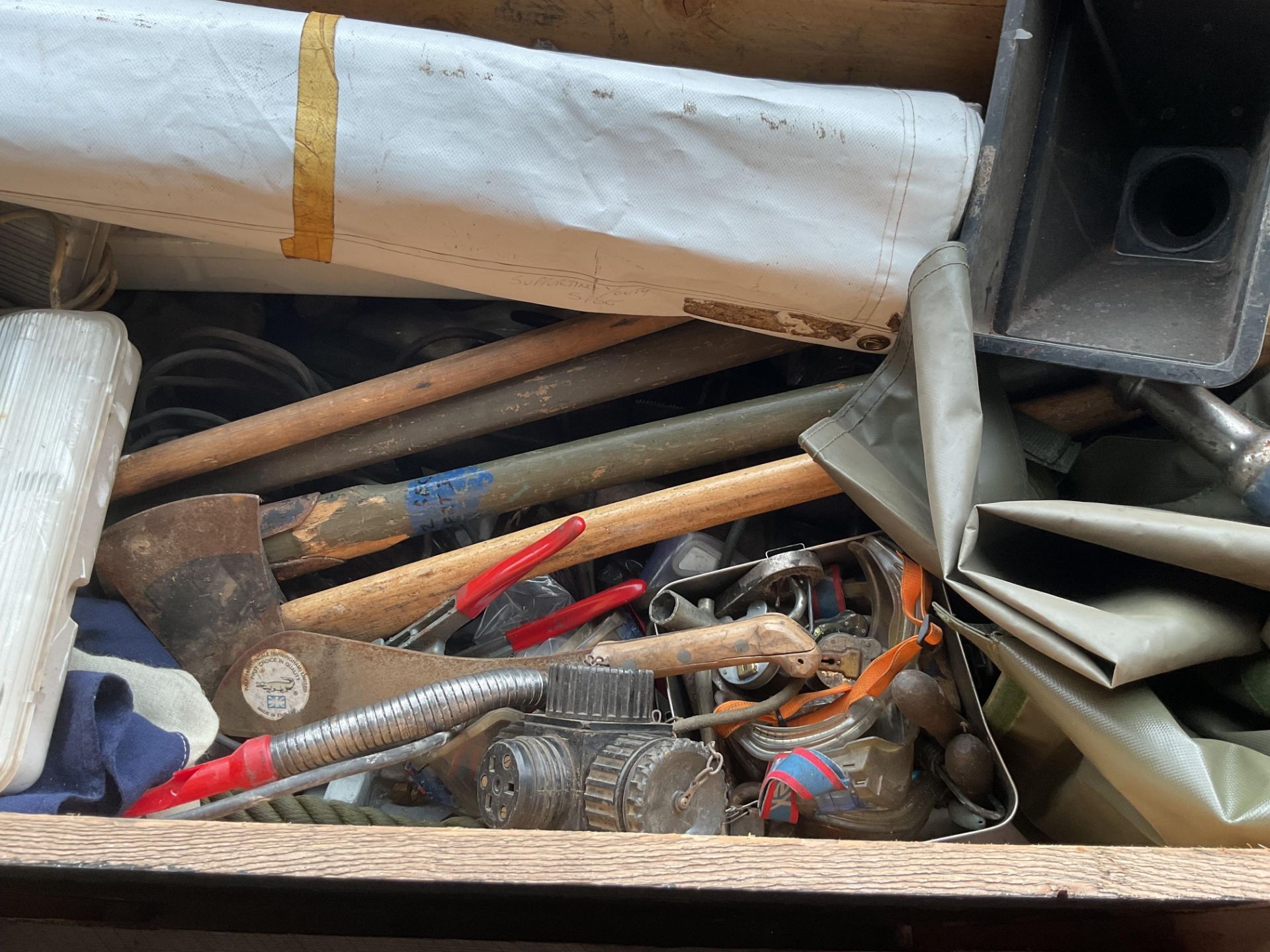 1X WOOD CRATE OF VEHICLE/FV TOOLS ETC ( CRATE INCLUDED) - Image 2 of 6