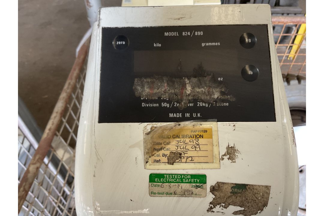 2X DIGITAL ELECTRIC WEIGHING SCALES FROM MOD - Image 2 of 8