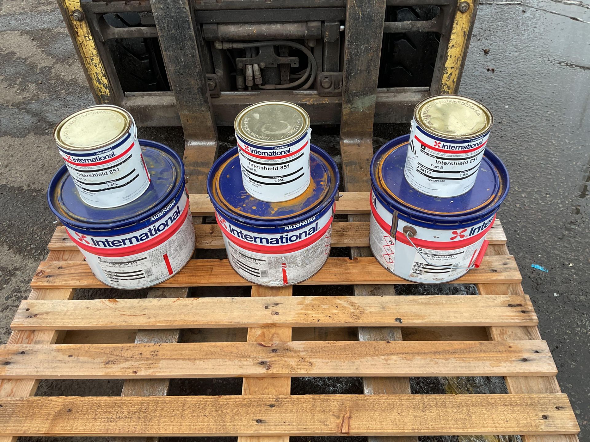 6 Tins International, Intershield 851 parts A and B.