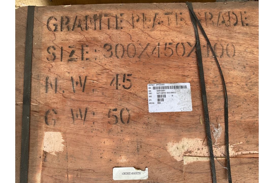 New Unissued Surface Plate 300x450x100mm, in Packing Case, from MOD - Image 2 of 3