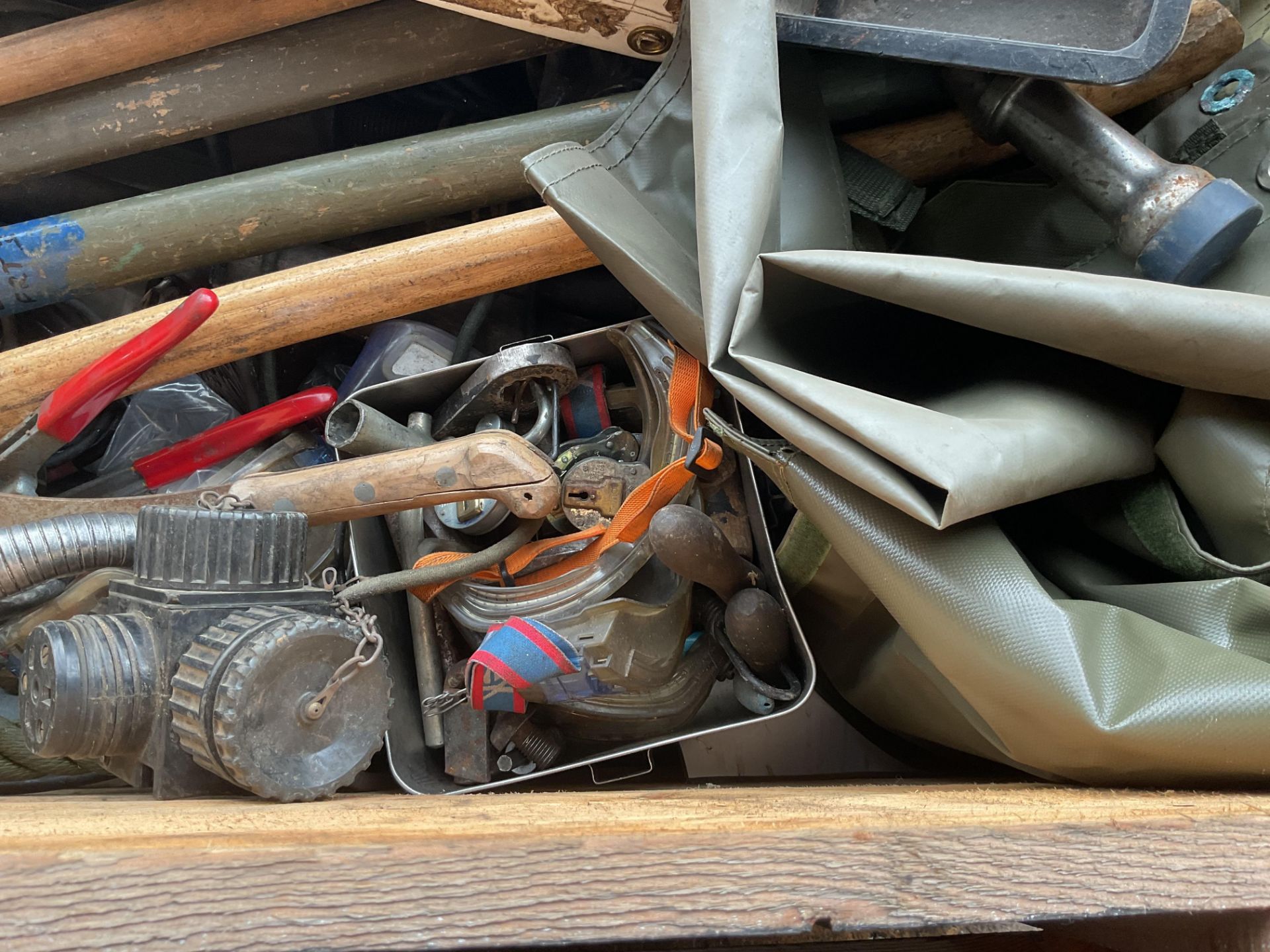 1X WOOD CRATE OF VEHICLE/FV TOOLS ETC ( CRATE INCLUDED) - Image 5 of 6