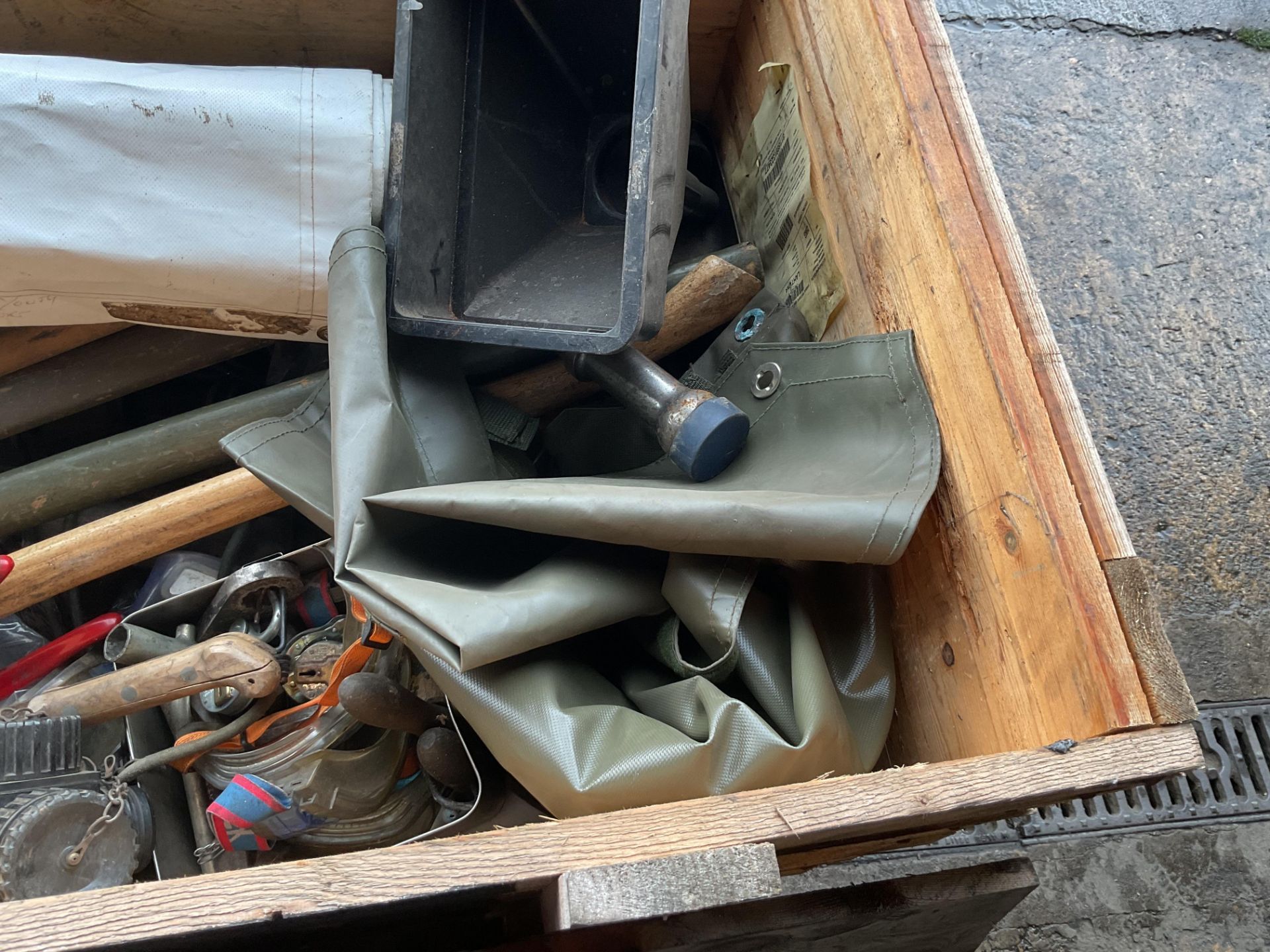 1X WOOD CRATE OF VEHICLE/FV TOOLS ETC ( CRATE INCLUDED) - Image 4 of 6