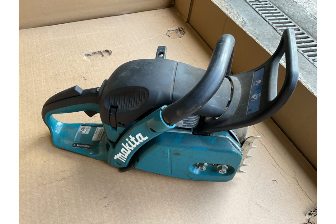 Makita DCS5030 Petrol Chain Saw, from MOD - Image 1 of 5