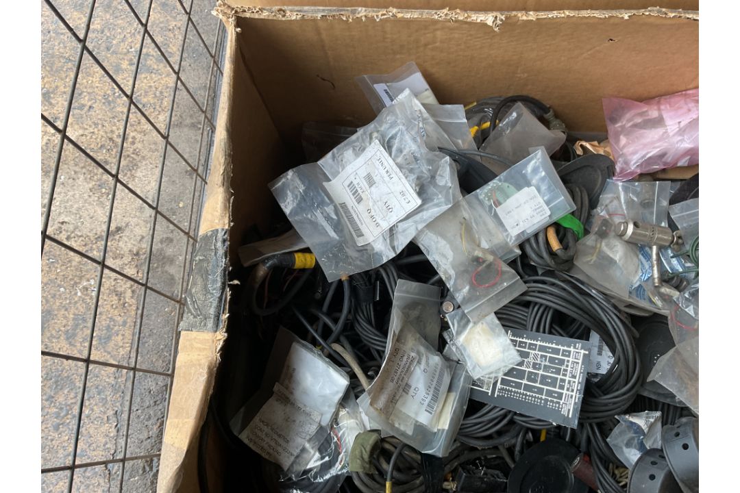 1 x large Stillage of Clansman cables, leads etc. From MOD - Image 3 of 6