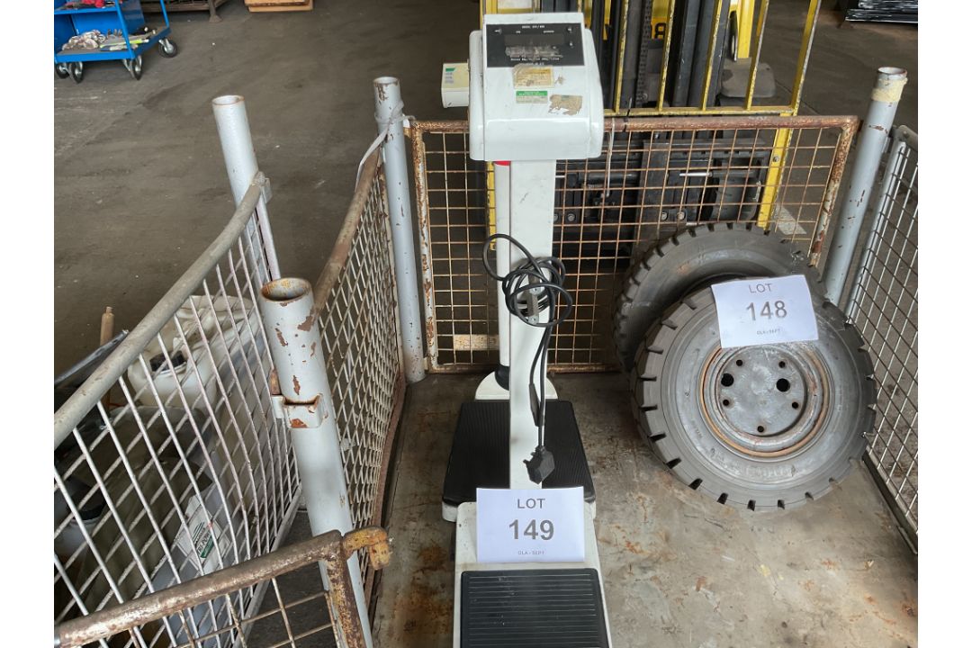 2X DIGITAL ELECTRIC WEIGHING SCALES FROM MOD - Image 1 of 8