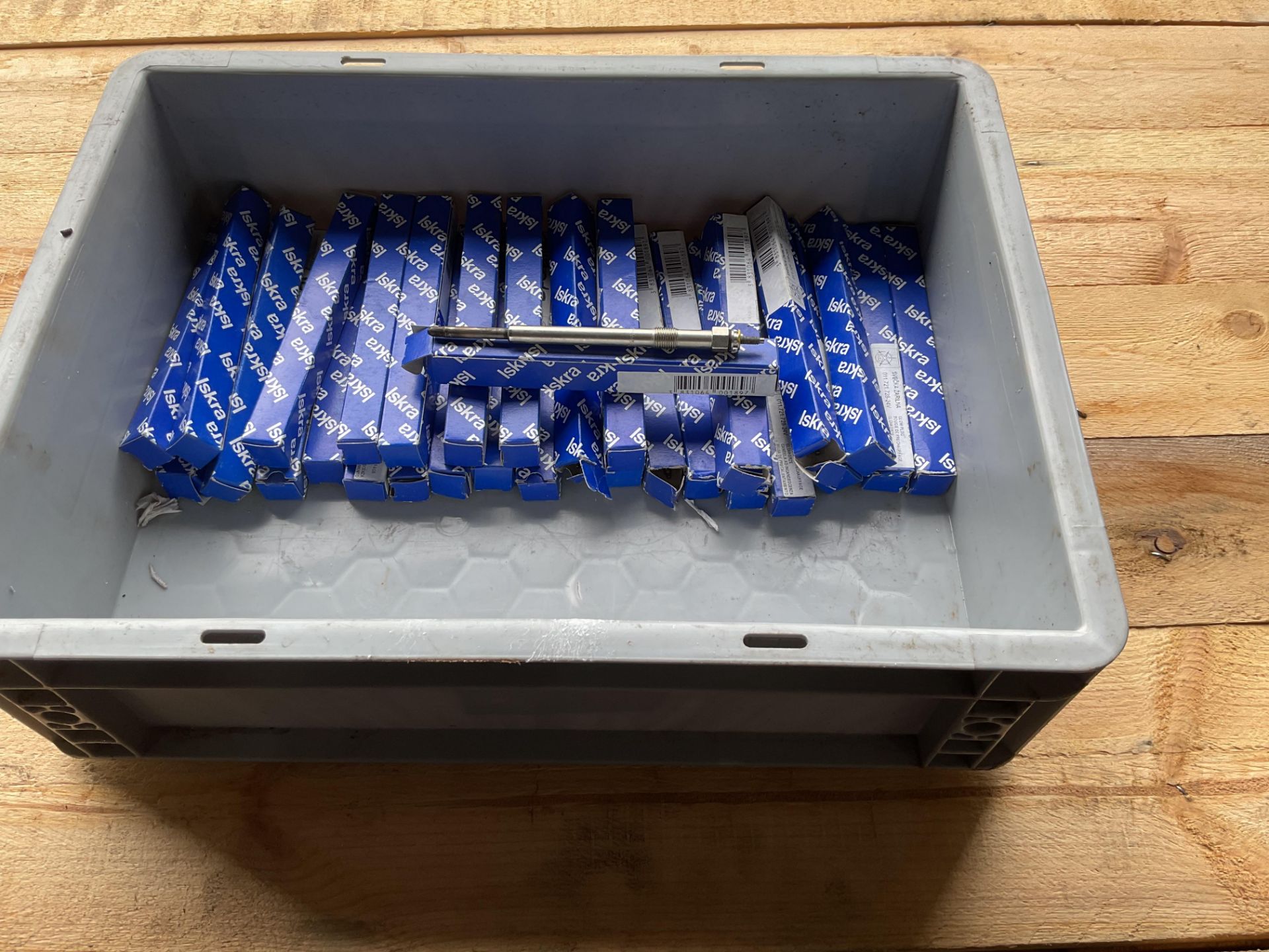 30 x Iskra glow plugs for Landrover Puma Engine. - Image 2 of 2