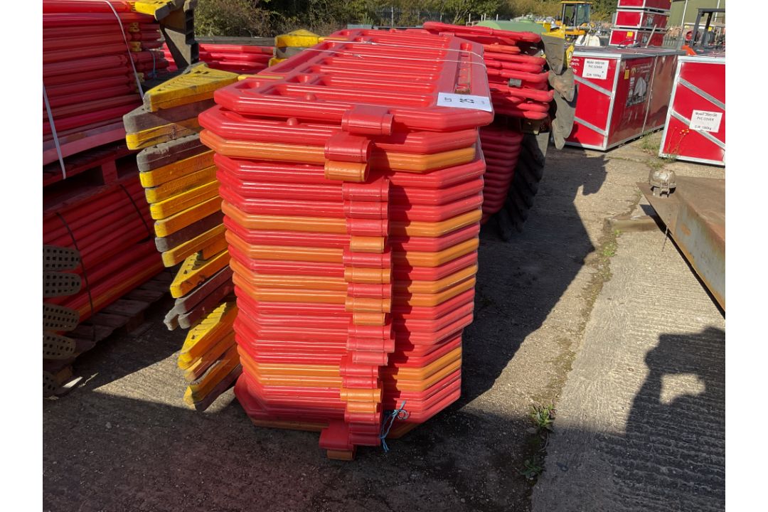 1x Stack of 25x (6ft) Barrier Fencing with Feet - Image 1 of 3