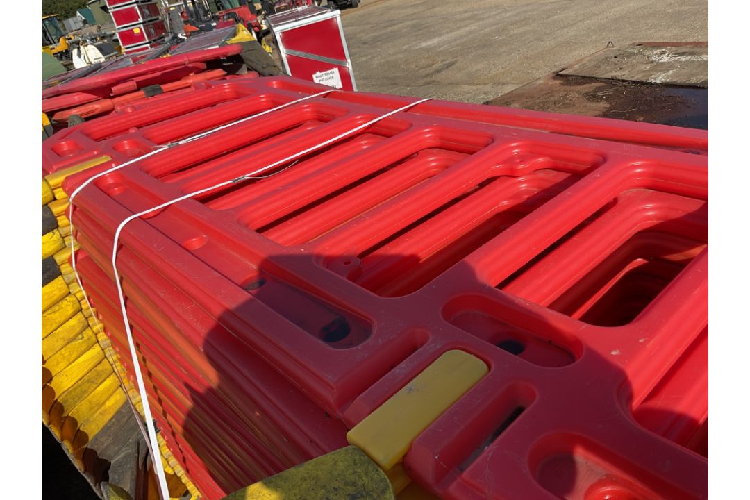 1x Stack of 25x (6ft) Barrier Fencing with Feet - Image 3 of 3