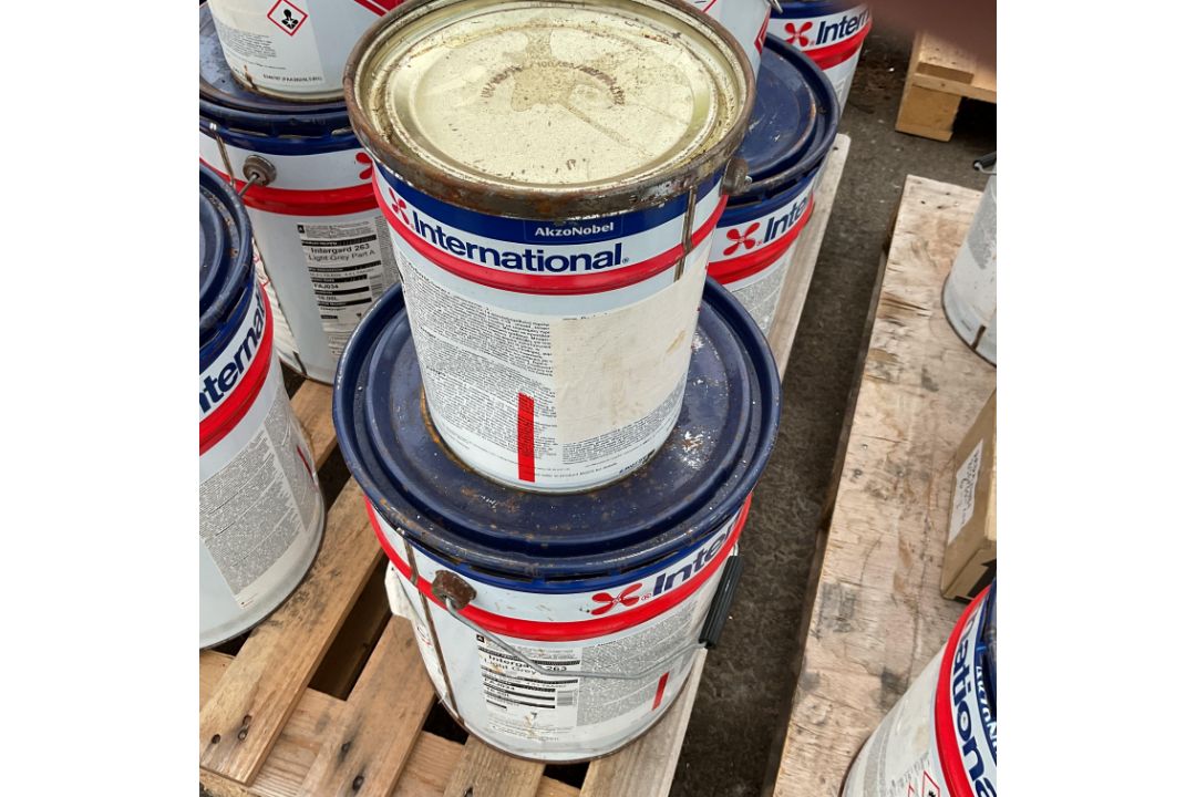 2x Cans (20L) of International Intergard 263 Light Grey Part A + B, from MOD Reserve Stock - Image 1 of 3